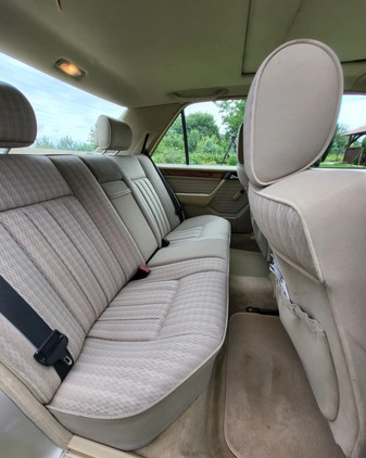 Mercedes-Benz W124 (1984-1993) cena 28000 przebieg: 424000, rok produkcji 1992 z Jastrowie małe 301